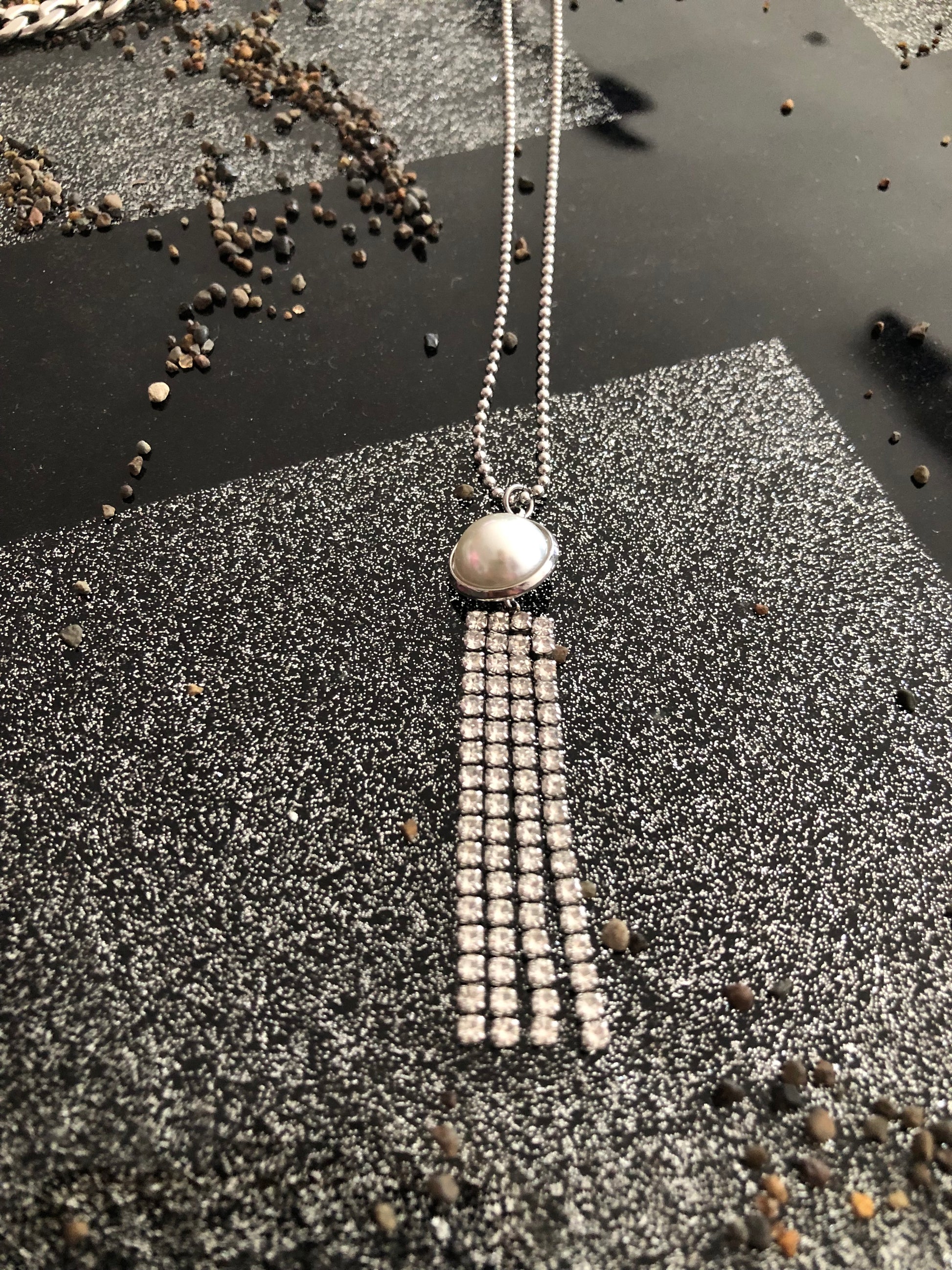 The Glam Pearl Necklace 