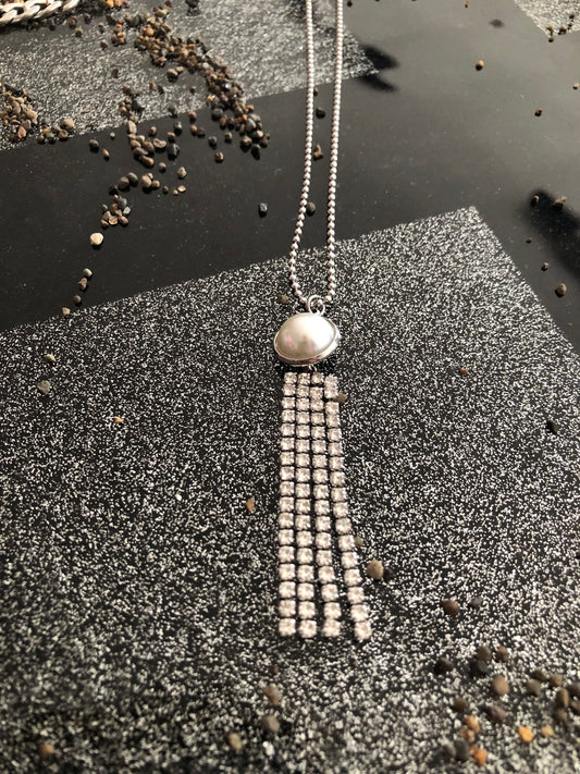 The Glam Pearl Necklace