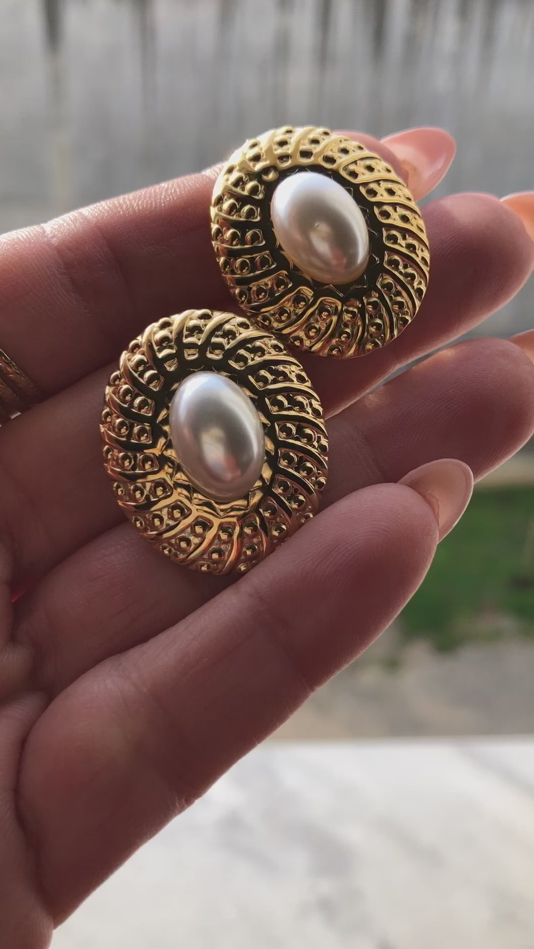 The vintage earrings in gold